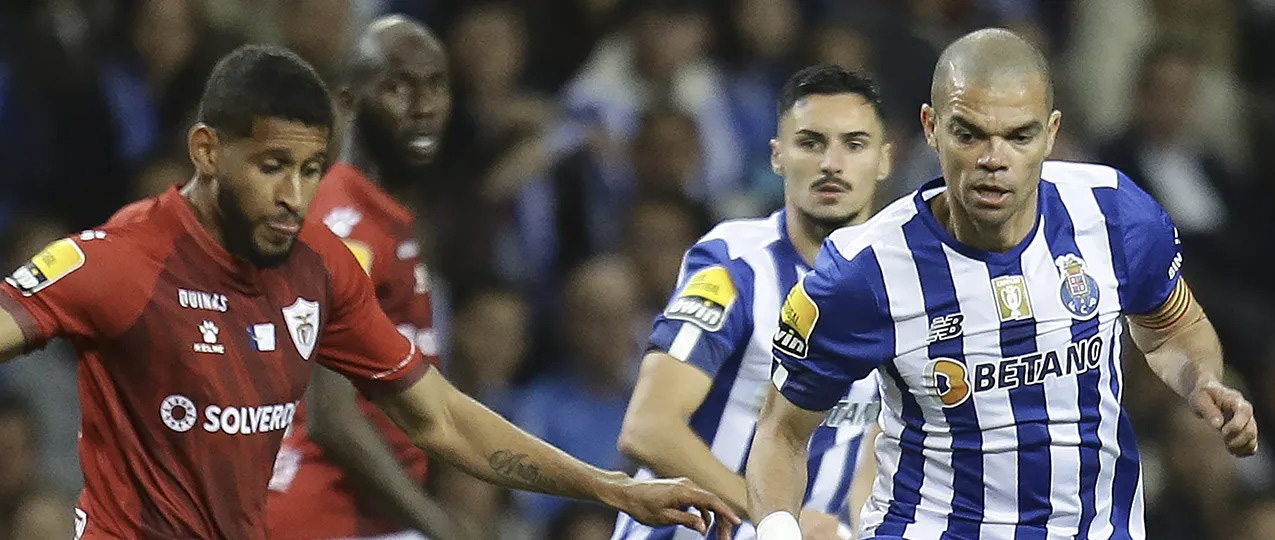 Futebol: Benfica venceu e juntou-se ao FC Porto na liderança do